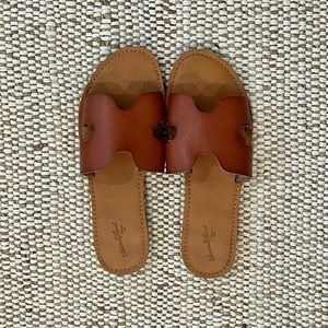 Universal Thread Sandals